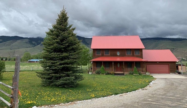 Comfortable roomy country home, dog & horse friendly (with fee).