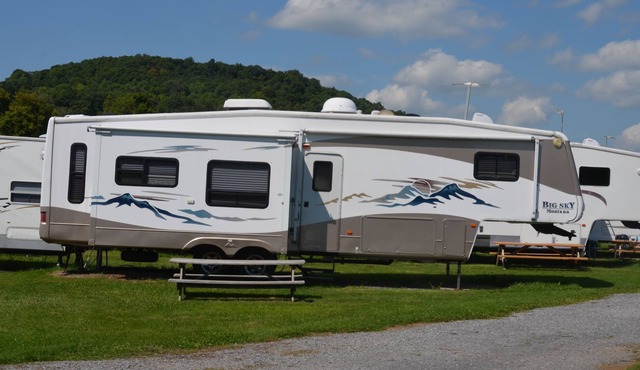 Comfortable RV located on a full service campsite in the Ciderhouse Campground