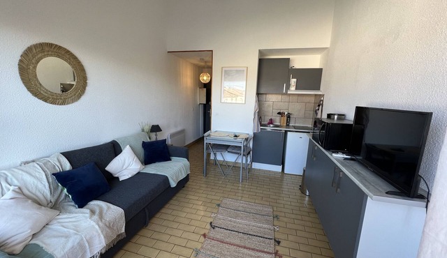 Comfortable studio, ideally located with parking, for curists.