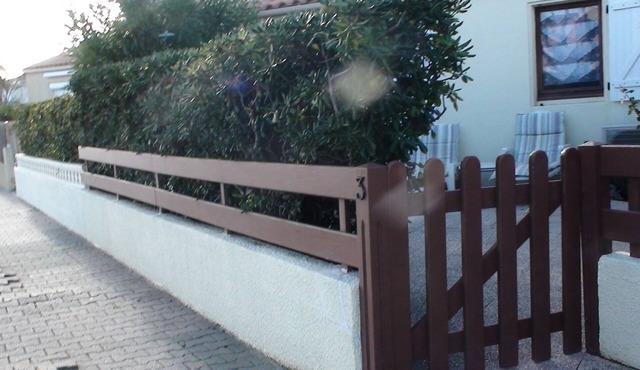 COMFORTABLE SEA-FRONT PAVILION