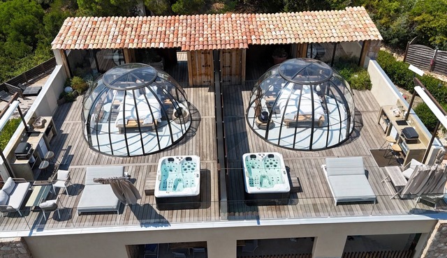 Comfortable sea-view dome 300m from the beach