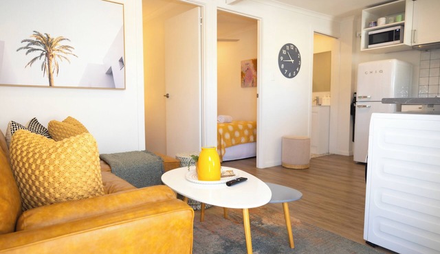 Comfortable Seaside Studio & Courtyard