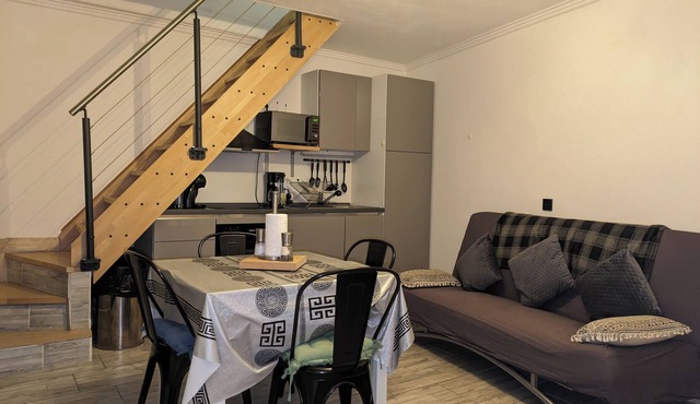 Comfortable self-contained apartment with air conditioning 3 km from Avignon ramparts