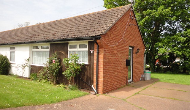 Comfortable Semi-detached Bungalow In Peaceful Location. Pets Welcome