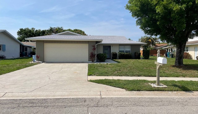 Comfortable Single Family Home with Ample Space in center of SWFL