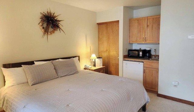 Comfortable Ski-In/Ski-Out Hotel Style Room