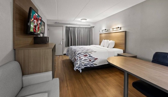 Comfortable Space Perfect for Extended Stay in Ocala | Free Breakfast!