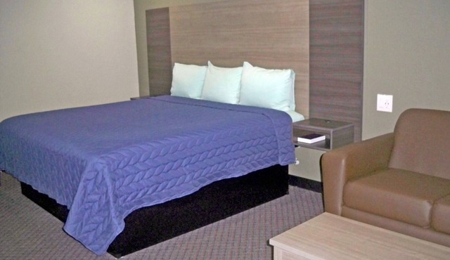 Comfortable & Spacious Room: Mini-Fridge, Flat Panel TV & Free Breakfast