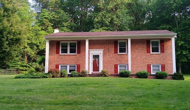 Comfortable Split Level with Hot Tub, High Speed Internet