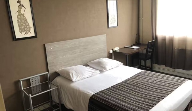 Comfortable Stay with Cozy Rooms and Proximity to Olympic Park, Free Parking