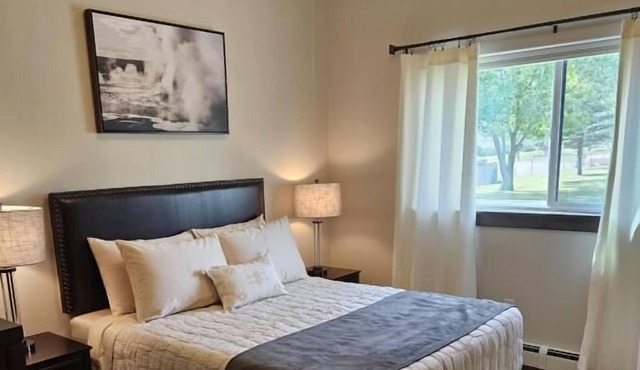 Comfortable Stay! Free Parking, Pool, Near North Entrance of Yellowstone Park