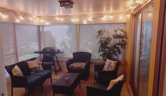 Comfortable Stay: Fully Stocked Home & Coffee Bar — All Essentials Provided