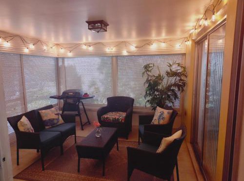 Comfortable Stay- Fully Stocked Home & Coffee Bar- All Essentials Provided