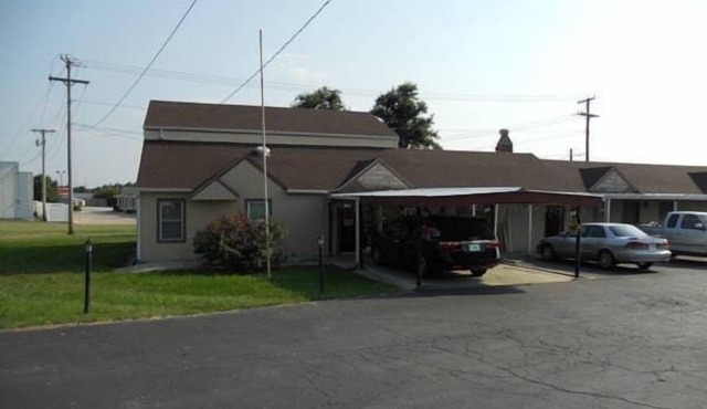 Comfortable stay at Knights Inn Harrisonville! Near Lords Park! Free Parking!