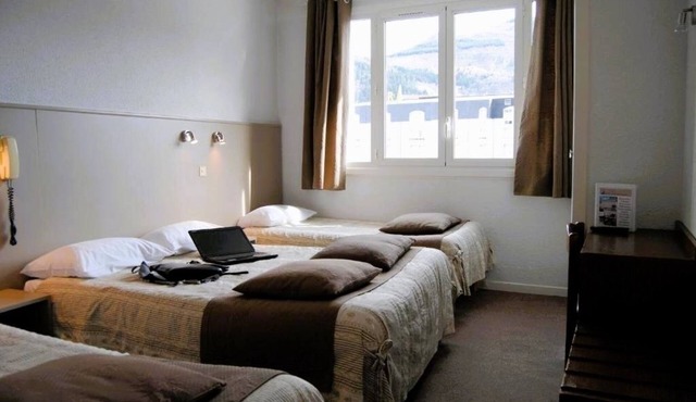 Comfortable Stay w/Pet-Friendly Rooms & Convenient Parking