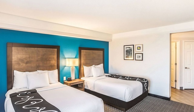 Comfortable Stay with Pool Access, Enjoy Our Bright Side Breakfast | 2 Rooms