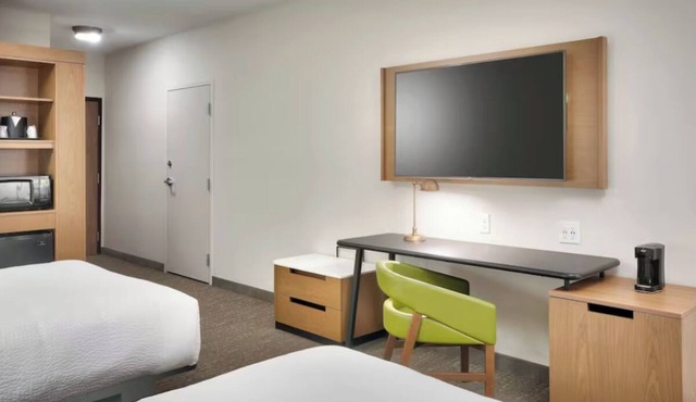 Comfortable Stay with Pool and Gym | Close to Red Rocks & Downtown Denver