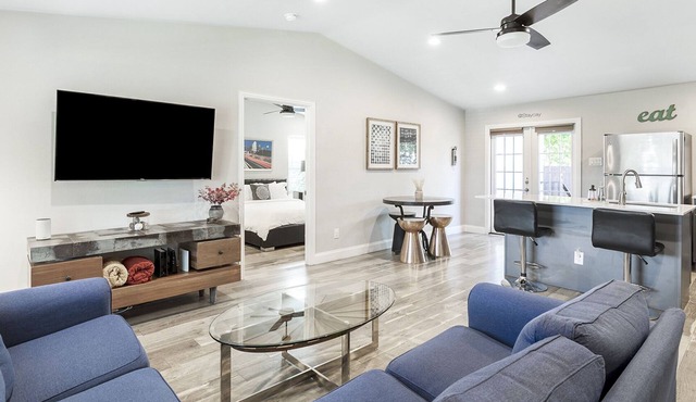 Comfortable #Staycay Close to Everything In Dallas