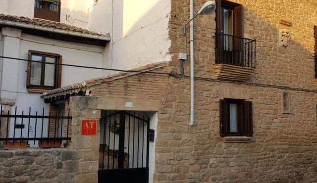 Comfortable stone house, near Pamplona and 100 m from the medieval enclosure