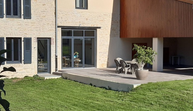 Comfortable stone house 180m2 in the countryside between lakes and mountains