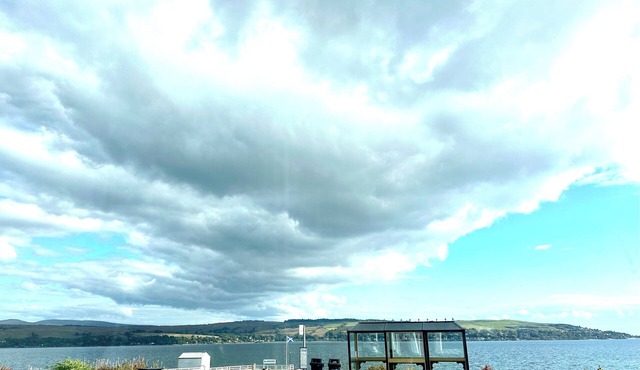 Comfortable studio apartment Blairmore near Dunoon. Views to Pier & Loch Long.