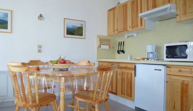 Comfortable studio, east-facing balcony, beautiful nature view, cellar, parking.