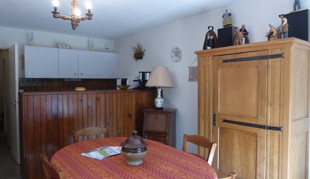 Comfortable studio for 5 with balcony and parking at Super Sauze