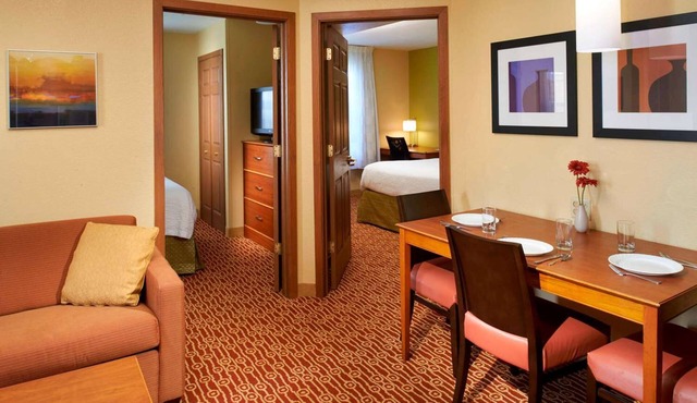 Comfortable Suite with Premium Channels Ideal for Family Stays in Novi