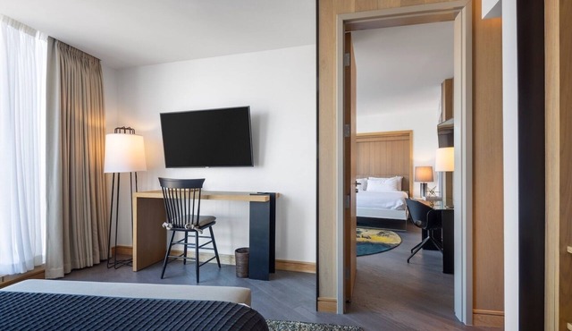 Comfortable Suite Ideal for Family-Friendly Adventures | Pet-Friendly Stay