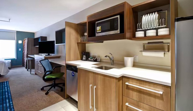 Comfortable Suite w/Ample Breakfast Options Near Local Dining