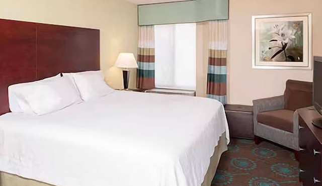 Comfortable Suite w/Complimentary Hot Breakfast