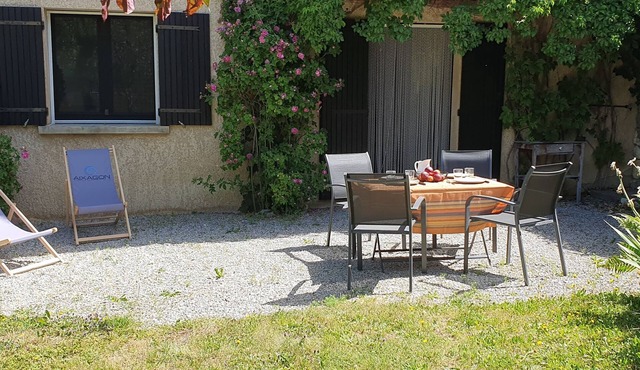 Comfortable T2 gite near resort