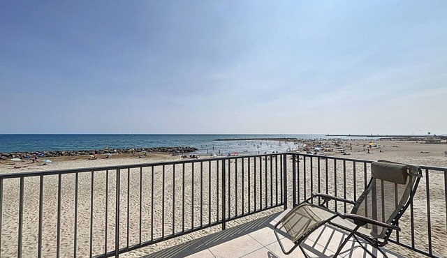 Comfortable T3 on beach with WiFi and private parking