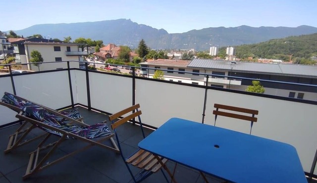 Comfortable T3 with terrace and garage!