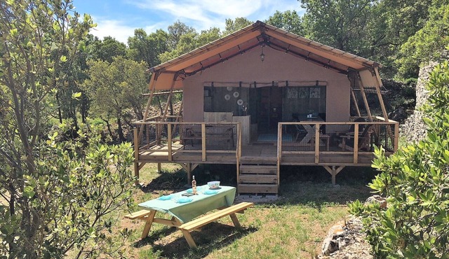 Comfortable tent, full nature on exceptional site, 10 mins from Lac Salagou