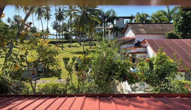 Comfortable townhouse with garden and porch, in beautiful beach urbanization.