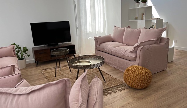 Comfortable town house 10 minutes from town center.