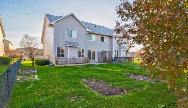 Comfortable townhome in GREAT location!