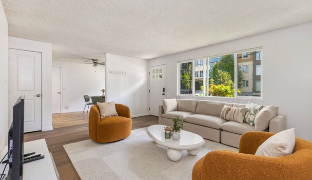 Comfortable Townhouse in Ash Way Lynnwood