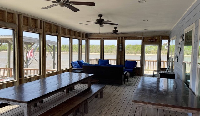 Comfortable Two Bedroom on the river, WIFI, Lighted Pier with beautiful sunsets!