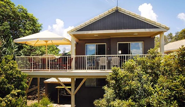 Comfortable unit within a short stroll of Cylinder and Deadmans Beaches.