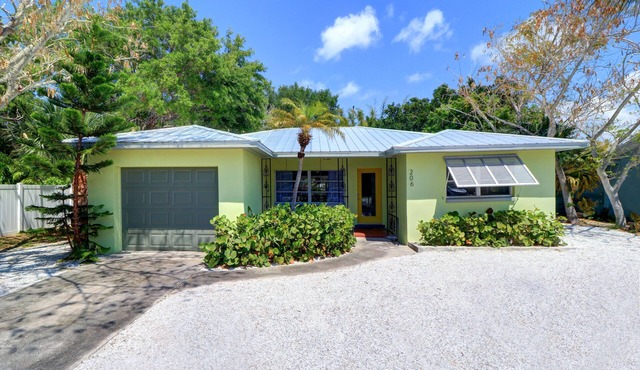 Comfortable Beach Cottage w/Pool & Awesome Backyard, just steps to Beach