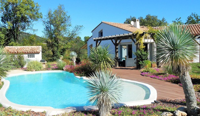 Comfortable vacation villa with swimming pool in the countryside on the outskirts of town