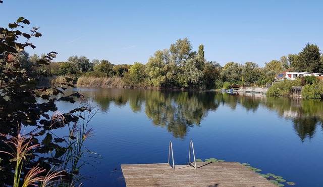 Comfortable vacation home with its own lakeside plot in Ketsch