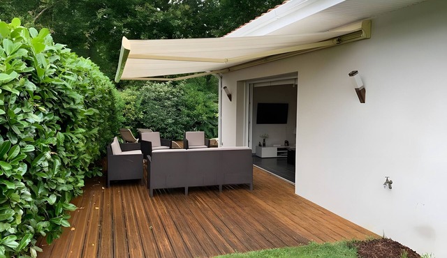 Comfortable Villa with Jacuzzi Between Lake and Ocean