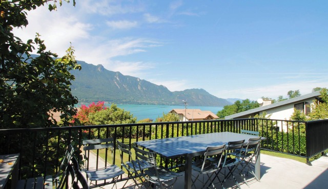 Comfortable villa with a view of Lake Bourget