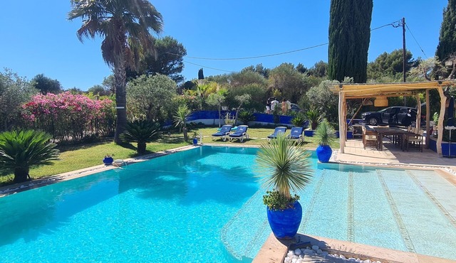 Comfortable villa with heated pool