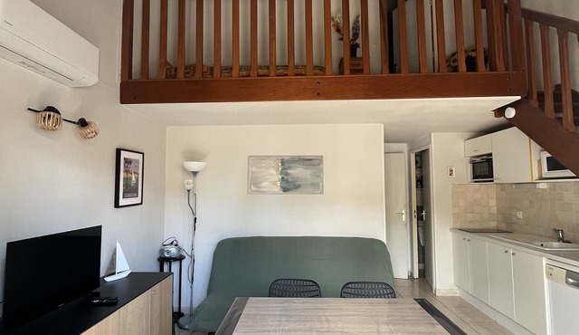 Comfortable villa, garden, parking in quiet residence 800m from the beach