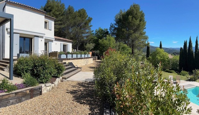 Comfortable villa in a quiet area, close to the village, shops and restaurants