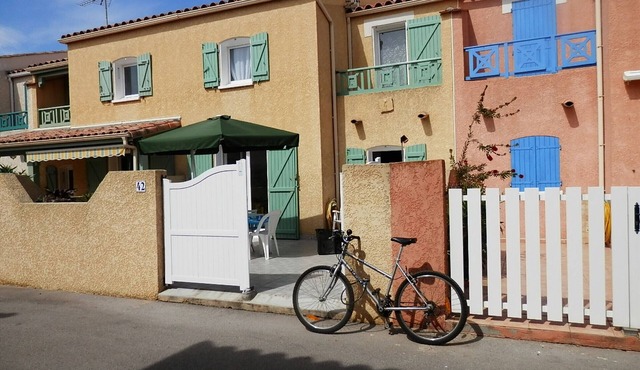 Comfortable villa, parking, pets welcome - 6 guests